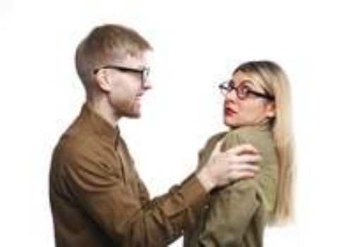 见证人出庭作证要提交申请吗？